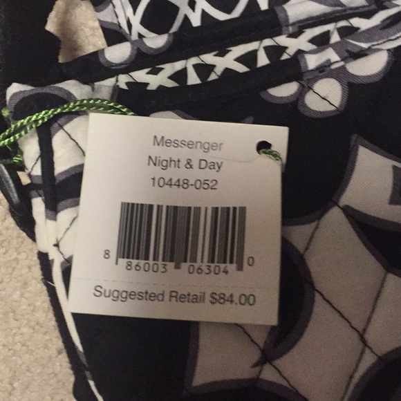 New Vera Bradley Messenger Bag - Picture 5 of 5